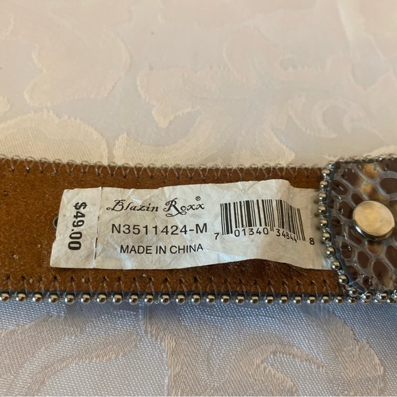 Blazin Roxx Lady’s M Western Belt, Faux Snake Skin, Pink Rhinestones - Picture 5 of 10